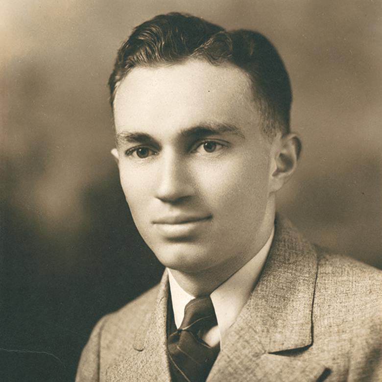 Retrato de Gordon B. Hinckley en su graduación de la universidad, 1932